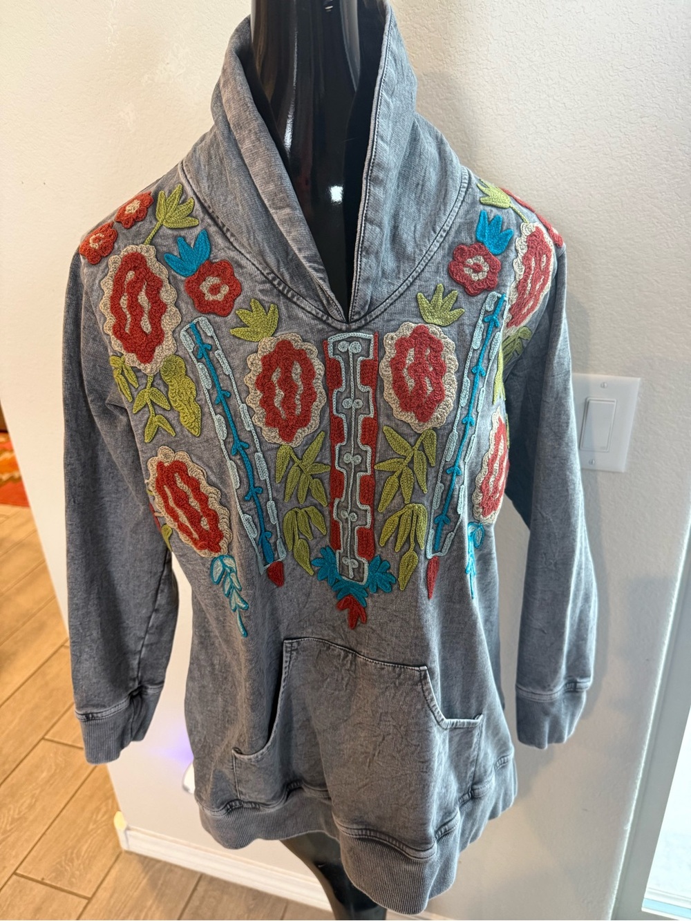 Parsley & Sage Embroidered Floral Hoodie Sweatshirt Gray Acid Wash SZ L Boho